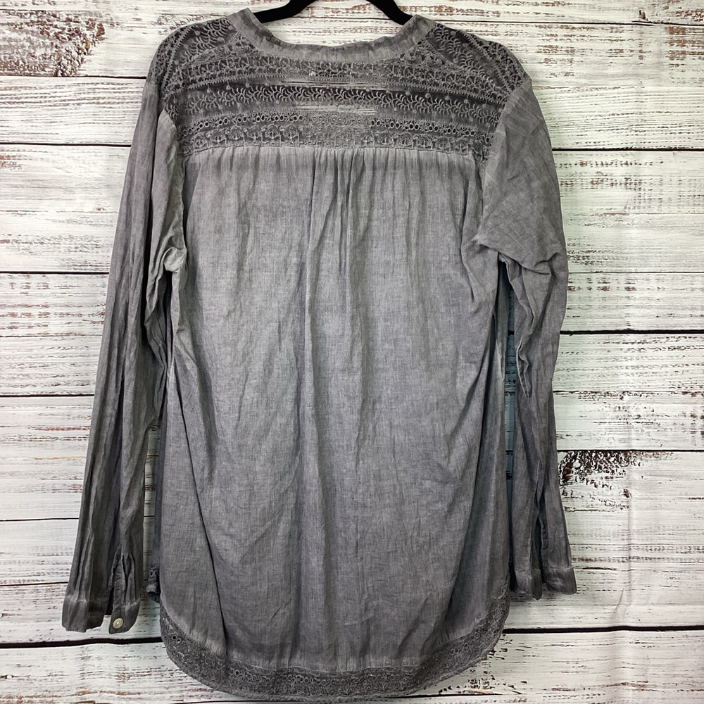Amanda Blu - Distressed Grey/Dark Wash Top - Picture 5 of 7